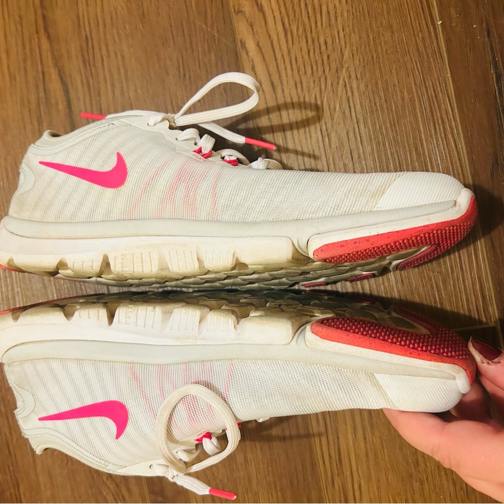 Nike White and Pink Athletic Shoes size 10 - Picture 5 of 7